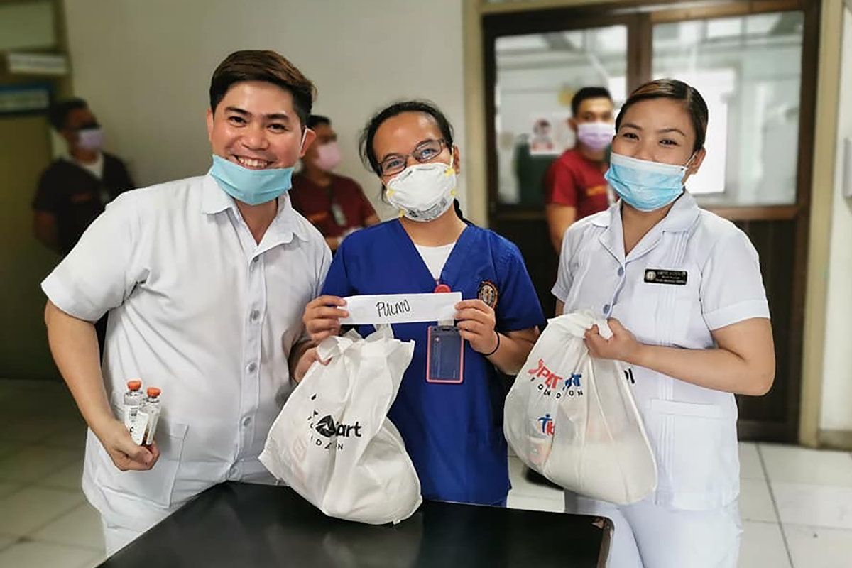 Frontline health workers from the V. Luna Hospital receive the grocery packs from MVP Group’s Tulong Kapatid.