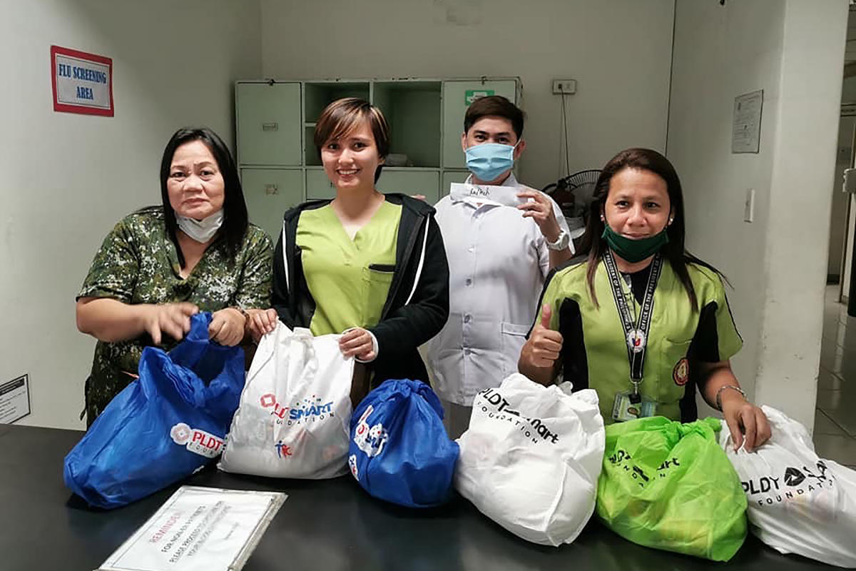 Frontline health workers from the V. Luna Hospital receive the grocery packs from MVP Group’s Tulong Kapatid.