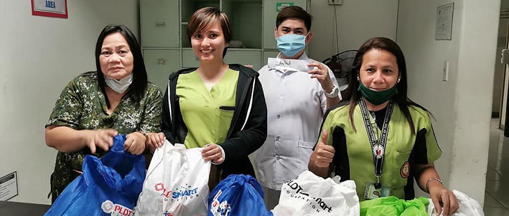 Frontline health workers from the V. Luna Hospital receive the grocery packs from MVP Group’s Tulong Kapatid.