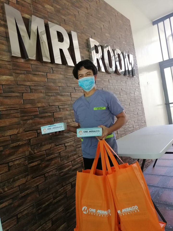 1,000 masks were donated by the One Meralco Foundation to the frontline health workers at the Rizal Medical Center. 