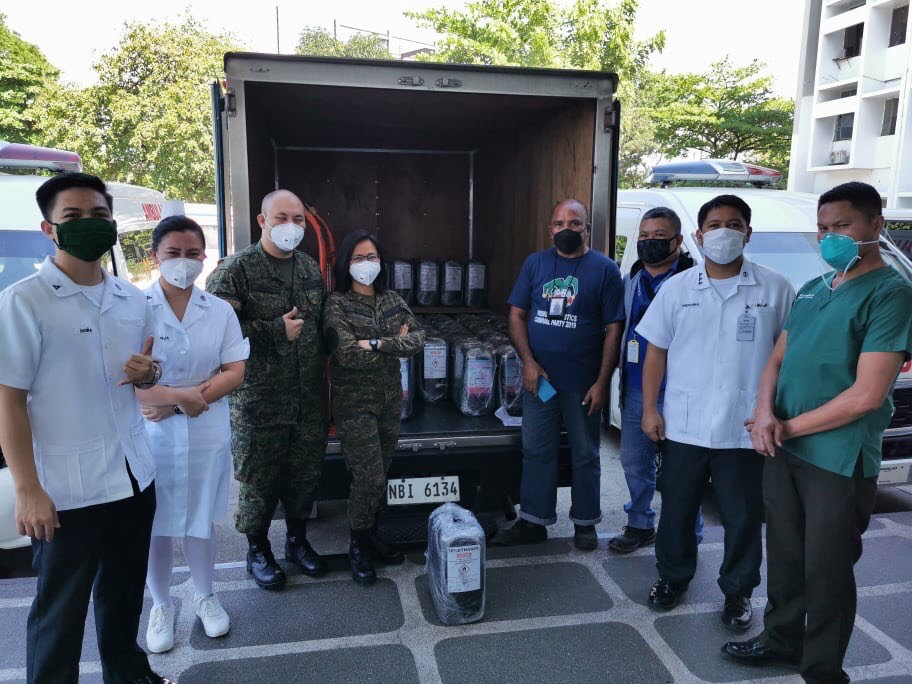 Frontline health workers and checkpoint officers receive the ethyl alcohol donation from the Tulong Kapatid.