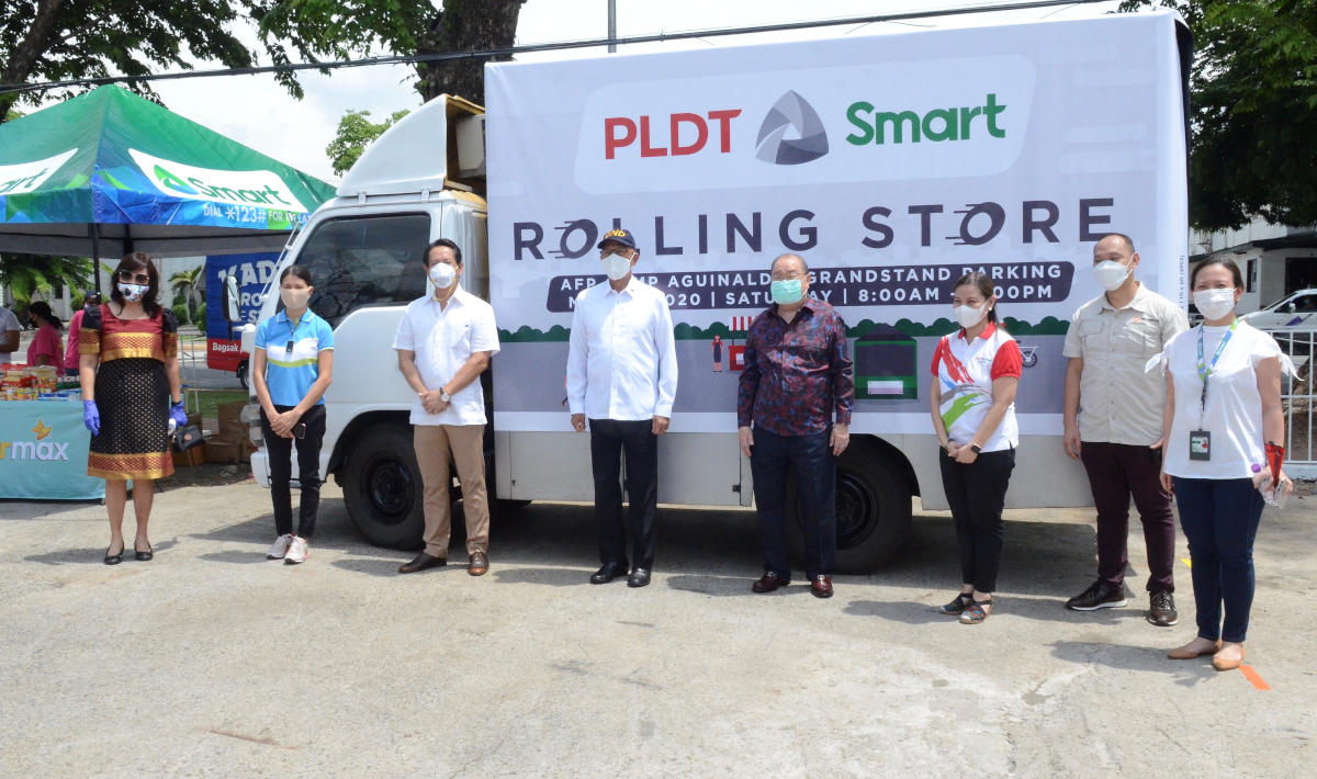 The PLDT-Smart rolling store launch is attended by, from left: Mrs. Editha Lorenzana, Maynilad AVP and Head of Government Relations Anette de Ocampo, MVP Media Bureau Head Atty. Mike Toledo, Secretary of National Defense of the Philippines Maj. Gen. Delfin Negrillo Lorenzana, PLDT Chairman and CEO Manuel V Pangilinan, PLDT-Smart Foundation President Esther Santos, One Meralco Foundation President Jeffrey Tarayao and Smart Sales Department Head Gia Palafox. 