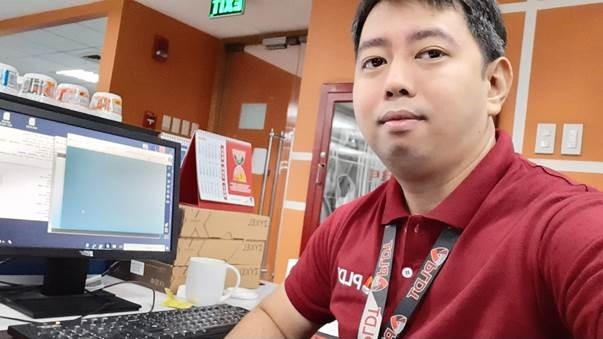 Frontliner Rudsen Vicente on the PLDT hotlines during the ECQ and MECQ.