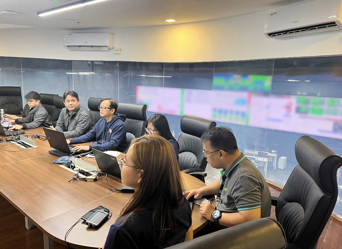 PLDT and Smart network teams monitoring Egay at Makati IOC