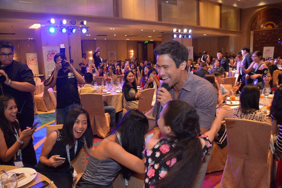 The crowd is serenaded by the amazing Sam Milby.