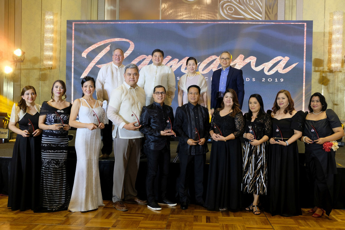 Standing onstage are, from left: PLDT VP for Learning and Development Deng Kibanoff; PLDT FVP for People and Culture Alfie Suarez; PLDT and Smart Chief People Officer Gina Ordoñez; and PLDT and Smart FVP for Public Affairs Ramon Isberto