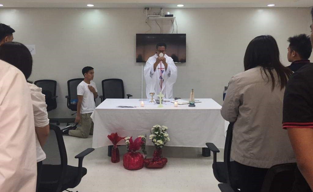 A thanksgiving Mass is celebrated at PLDT's Tarlac office.