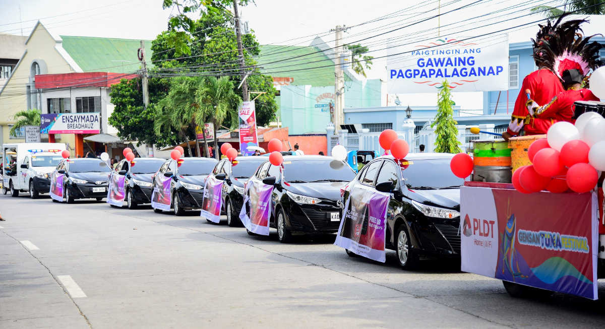 PLDT participates in the Tuna Festival Parade